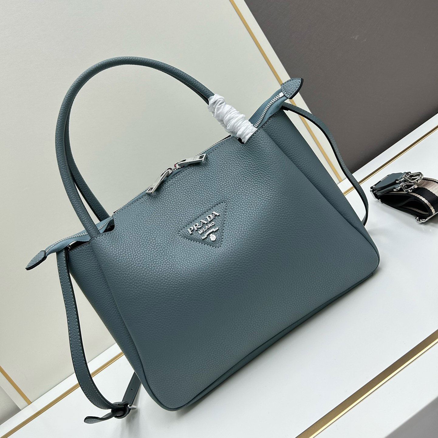 Pra*a top handle bags